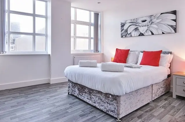 Scarlet Suite, Winter Gardens 1 Bed Apartment
