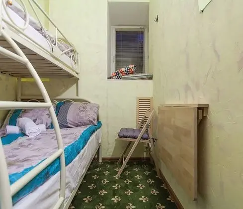 Tek Büyük Yataklı Oda, Ortak Banyo