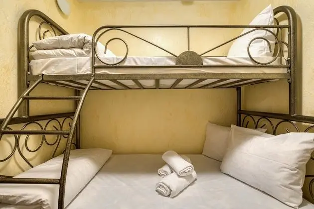 Economy Üç Kişilik Oda