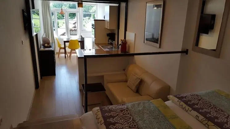 Stüdyo, Göl Manzaralı