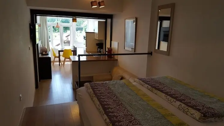 Stüdyo, Göl Manzaralı