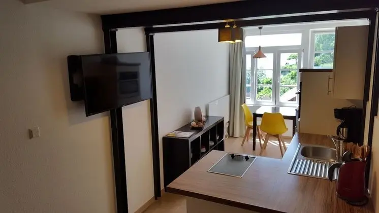 Stüdyo, Göl Manzaralı