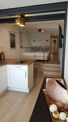 Stüdyo, Göl Manzaralı