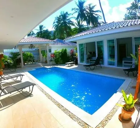 4 Bedrooms Villa