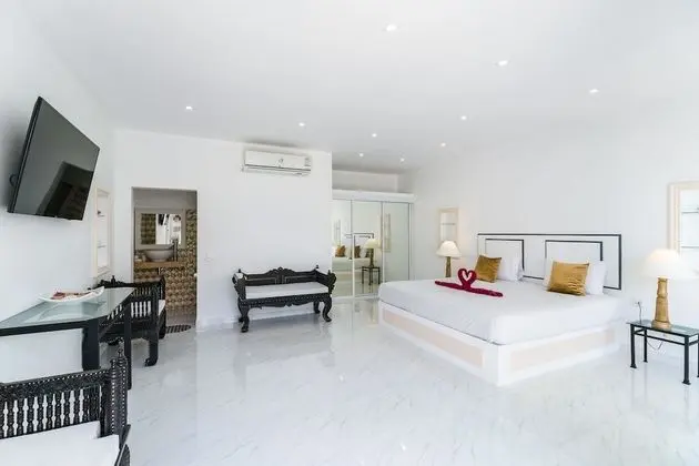 4 Bedrooms Villa