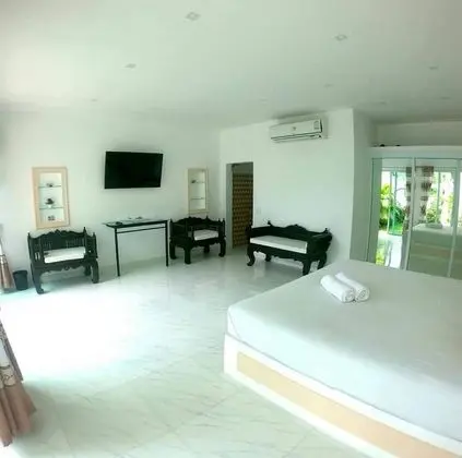 4 Bedrooms Villa