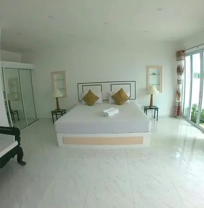 4 Bedrooms Villa