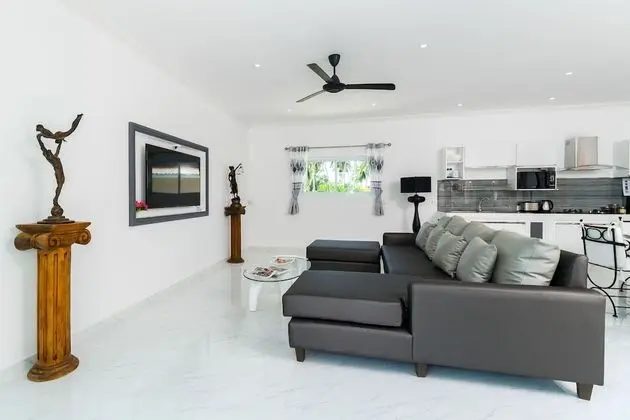 4 Bedrooms Villa