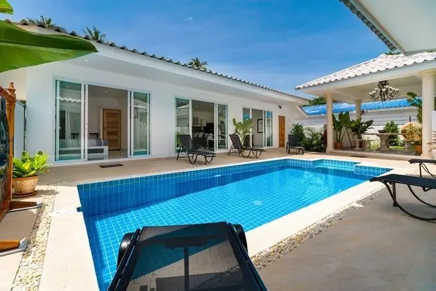 4 Bedrooms Villa