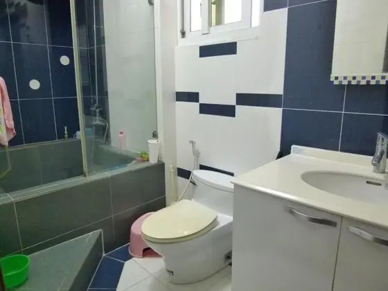 Üç Kişilik Oda, Ortak Banyo