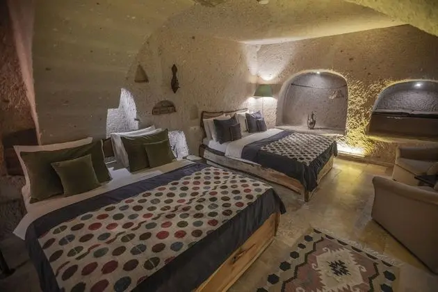 Deluxe Cave Room