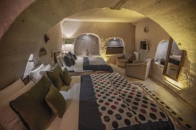 Deluxe Cave Room