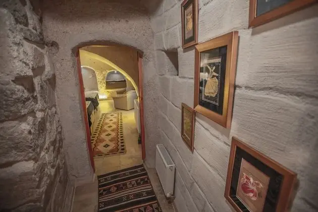 Deluxe Cave Room