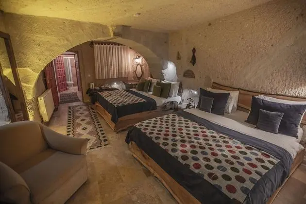 Deluxe Cave Room