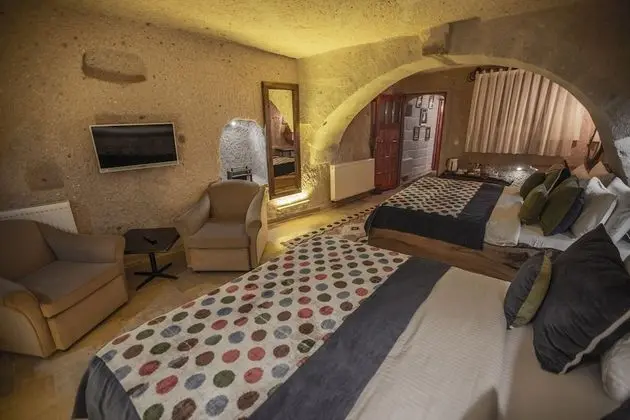 Deluxe Cave Room