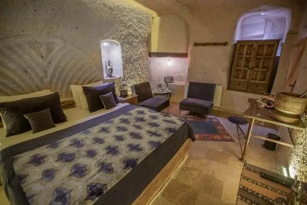 Kral Boy Yataklı Türk Hamamlı ve Jakuzili Mağara Oda