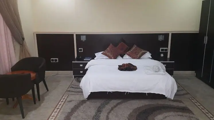 Standard Tek Büyük Yataklı Oda