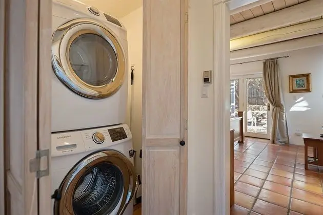 Ev (Wisteria - Delightful Updated Family )