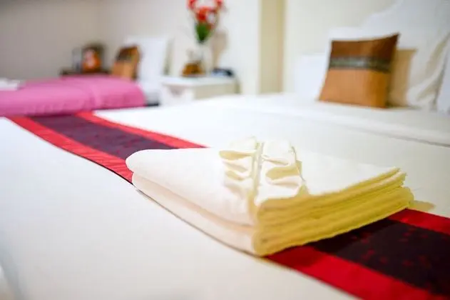 Deluxe double bed & sofa bed