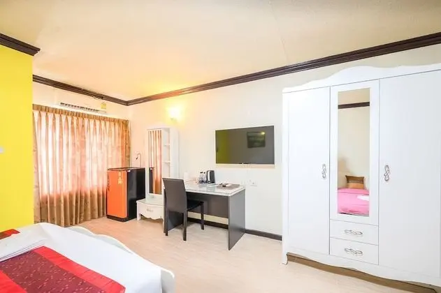 Deluxe double bed & sofa bed