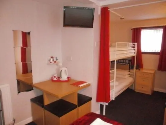 Family Süit, Banyolu/Duşlu (Room 9, sleeps 4)