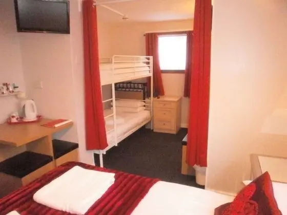 Family Süit, Banyolu/Duşlu (Room 9, sleeps 4)