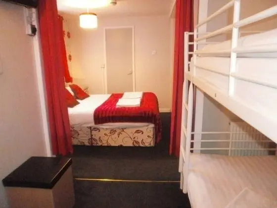 Family Süit, Banyolu/Duşlu (Room 9, sleeps 4)