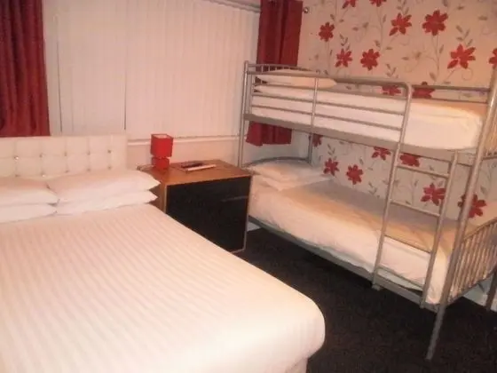 Standard Süit, Banyolu/Duşlu (Room 1, sleeps 4)