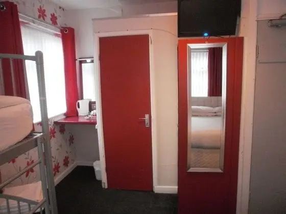 Standard Süit, Banyolu/Duşlu (Room 1, sleeps 4)