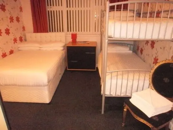 Standard Süit, Banyolu/Duşlu (Room 1, sleeps 4)