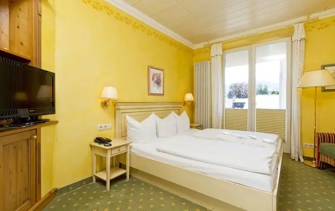 Tek Büyük Yataklı Oda, Balkon, Bahçe Manzaralı