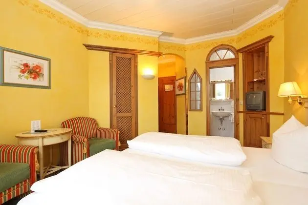 Tek Büyük Yataklı Oda, Balkon, Bahçe Manzaralı