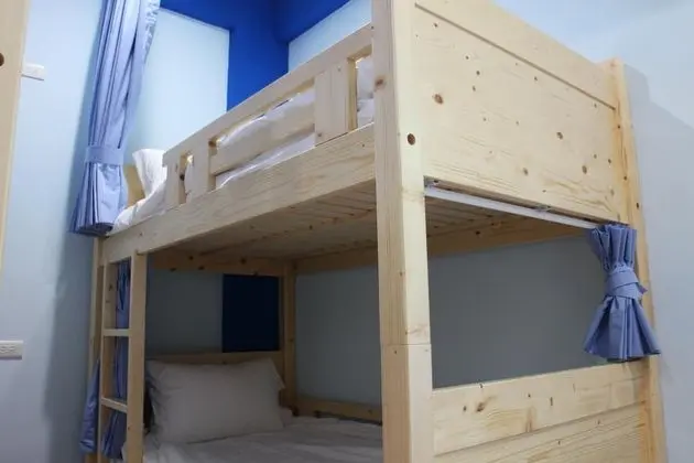 Standard Ortak Ranzalı Oda, Karma Ranzalı Oda, Ortak Banyo (No Amenities, No Windows)
