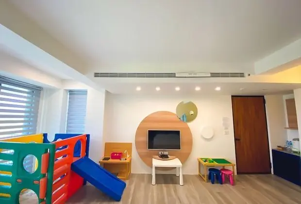 Design Dört Kişilik Oda, 2 Büyük (Queen) Boy Yatak, Sigara İçilmez