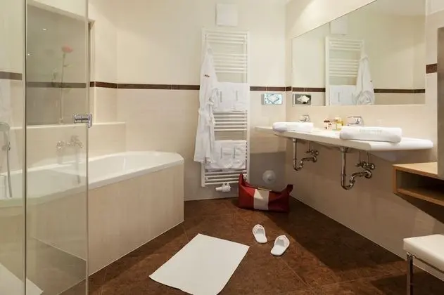 Superior Üç Kişilik Oda, Manzaralı