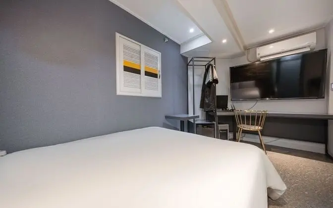 Oda (Premium (65-inch TV Netflix free view)