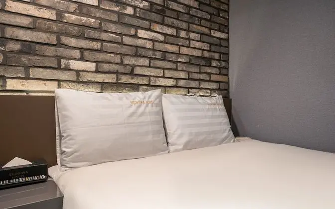 Oda (Premium (65-inch TV Netflix free view)