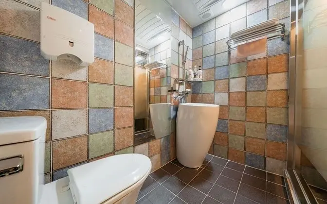 Oda (Premium (65-inch TV Netflix free view)