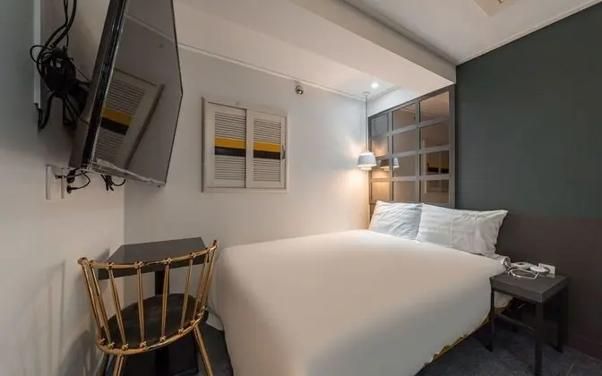 Oda (Premium (65-inch TV Netflix free view)