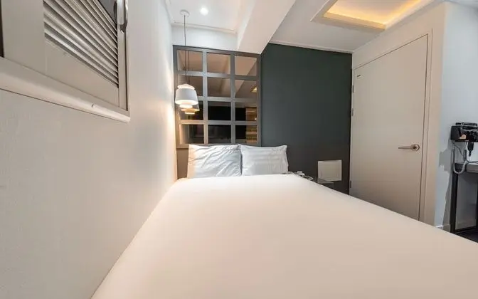 Oda (Premium (65-inch TV Netflix free view)