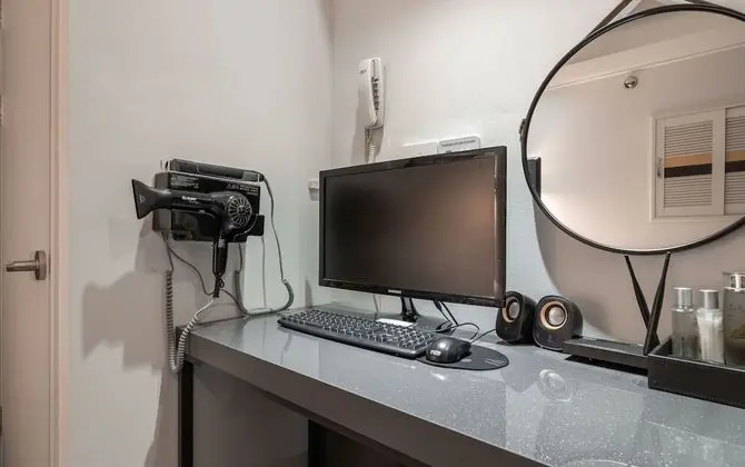 Oda (Premium (65-inch TV Netflix free view)