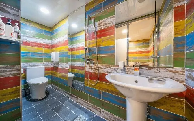 Oda (Premium (65-inch TV Netflix free view)