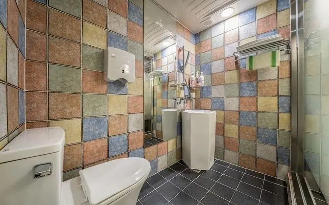 Oda (Premium (65-inch TV Netflix free view)