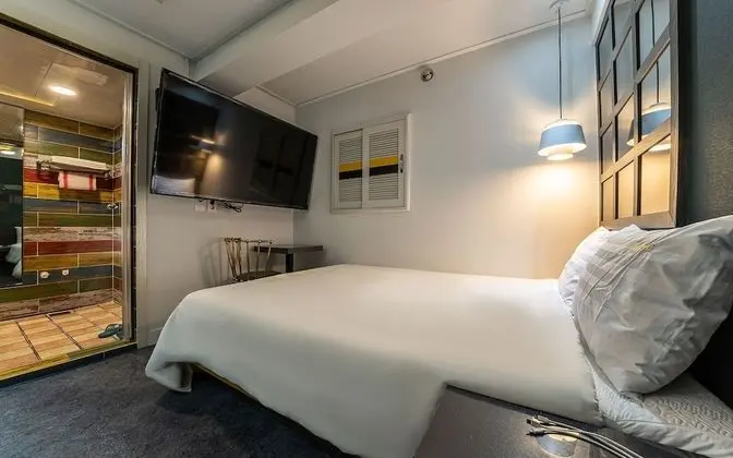 Oda (Premium (65-inch TV Netflix free view)