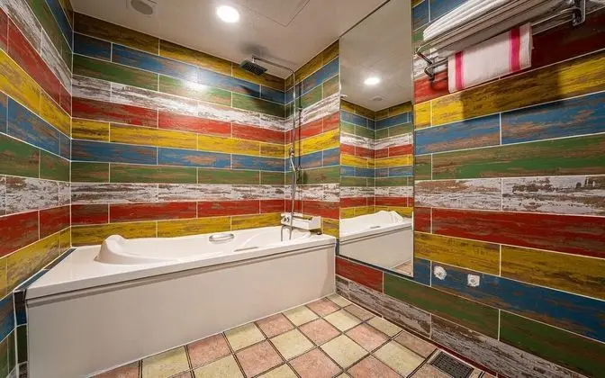 Oda (Premium (65-inch TV Netflix free view)