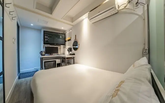 Oda (Standard room (55-inch TV watching al)