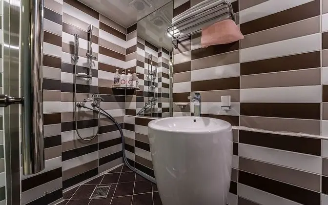 Oda (Standard room (55-inch TV watching al)