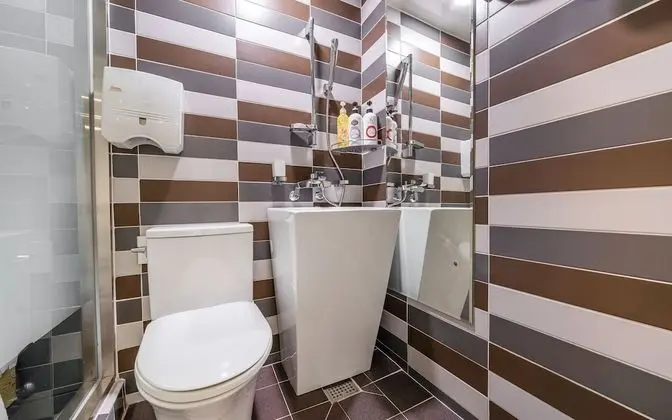 Oda (Standard room (55-inch TV watching al)