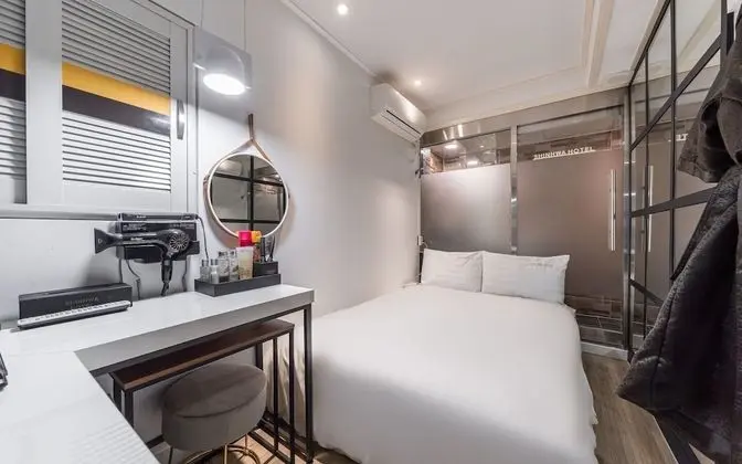 Oda (Standard room (55-inch TV watching al)