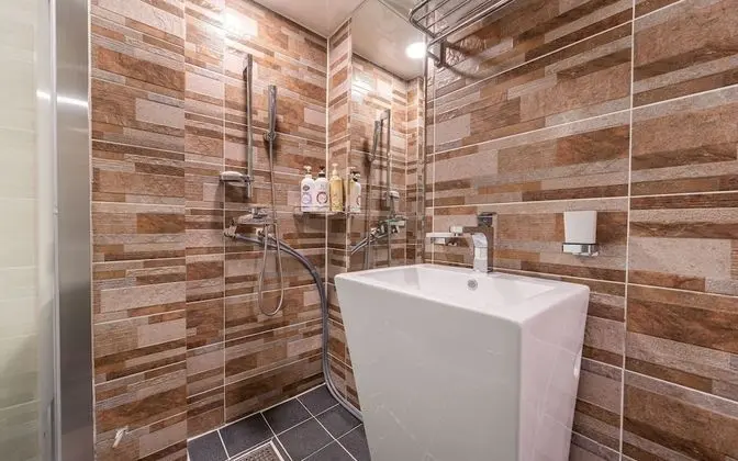 Oda (Standard room (55-inch TV watching al)